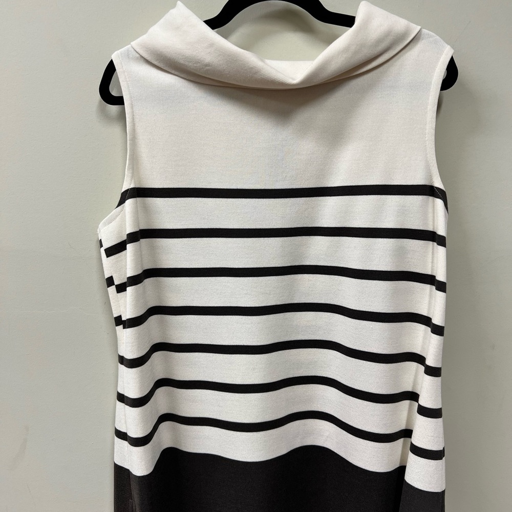 Lovely size 16 St John sleeveless brown and white tunic.